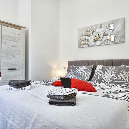 Apartment 20M From Arena Пула Экстерьер фото